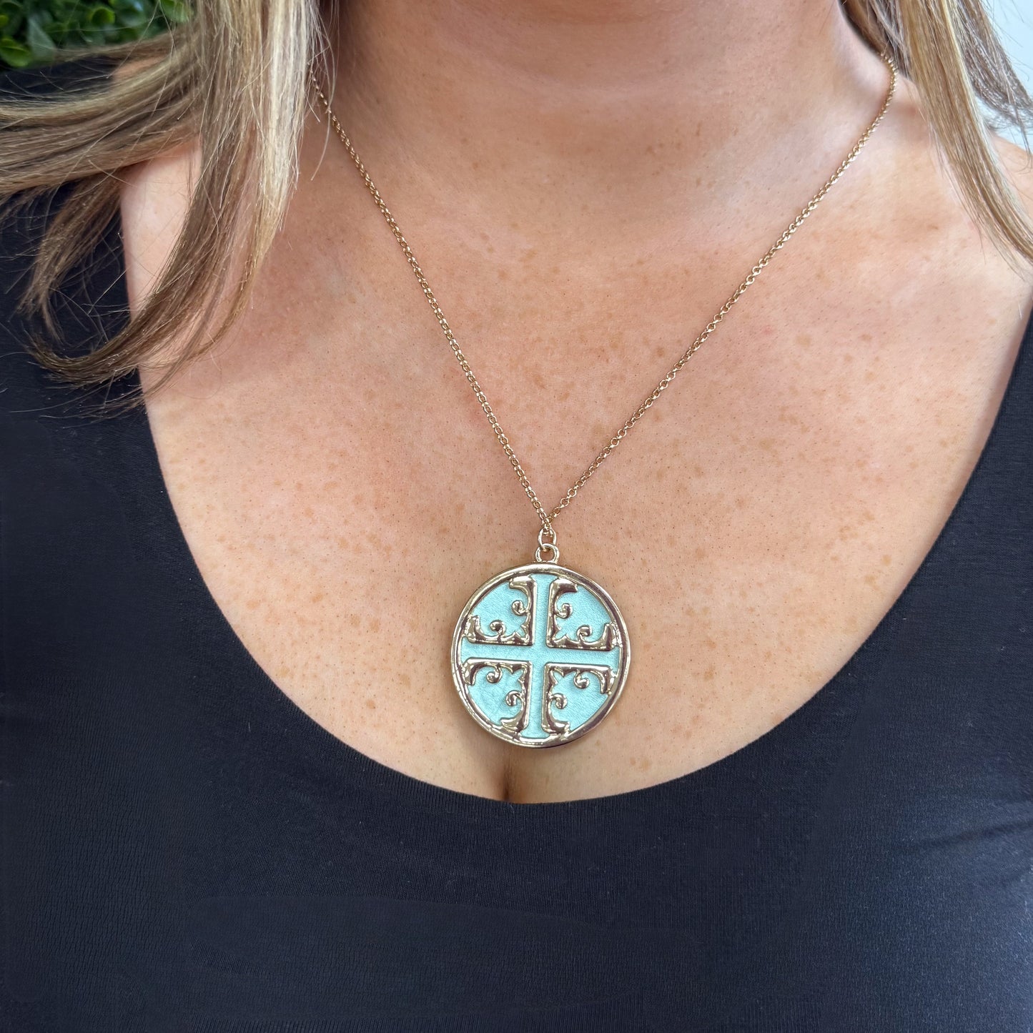 The Tori Necklace & Earring Set: MInt
