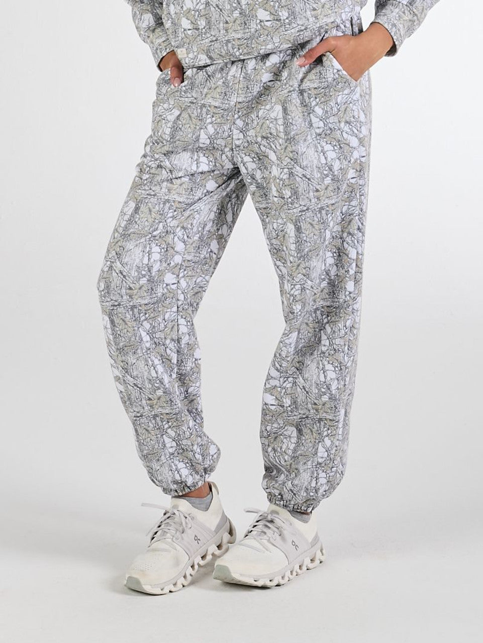 Simply Southern Alice Camo Sweatpant -Pink Bow
