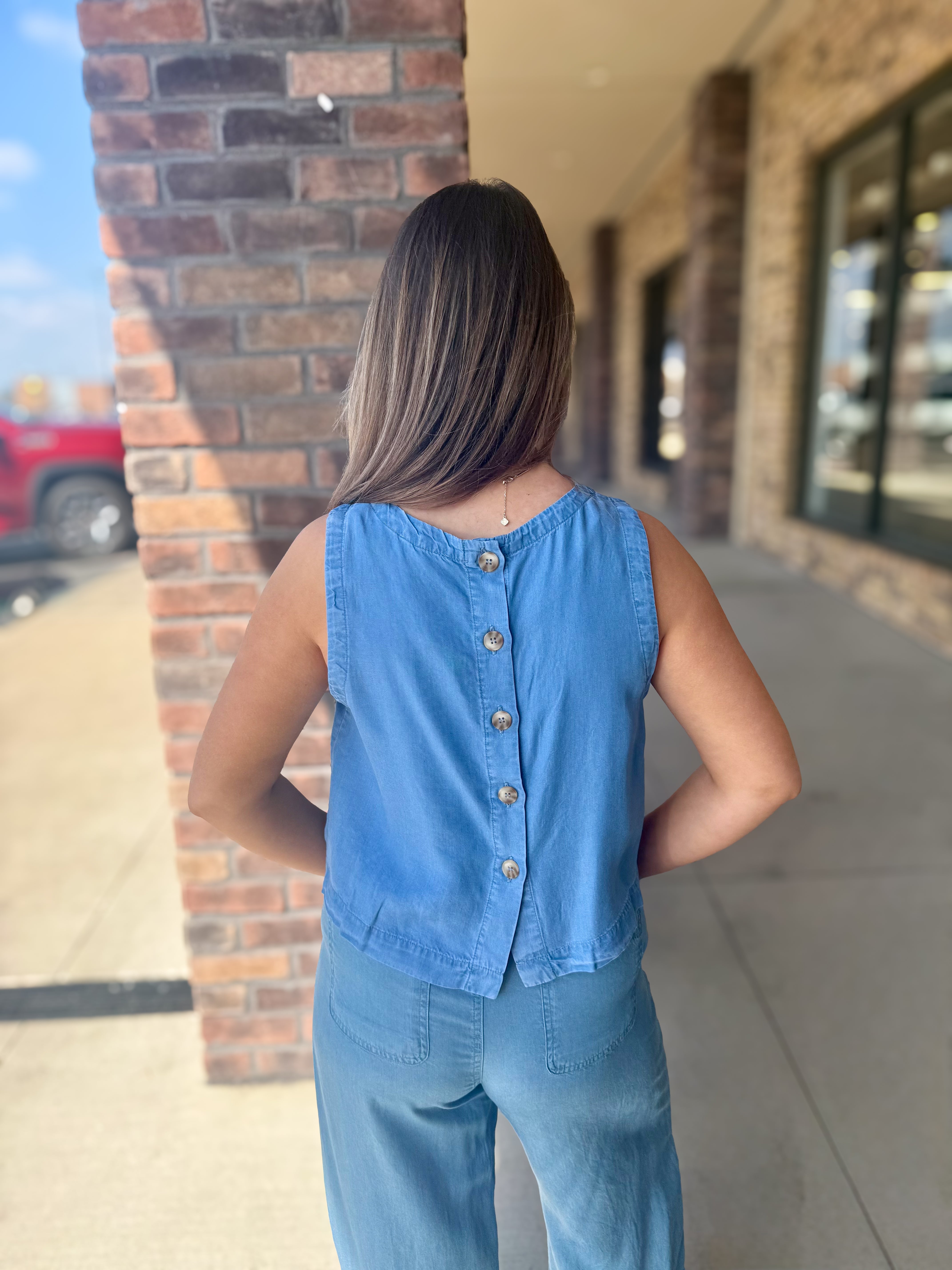 Sleeveless – Gaudy Me