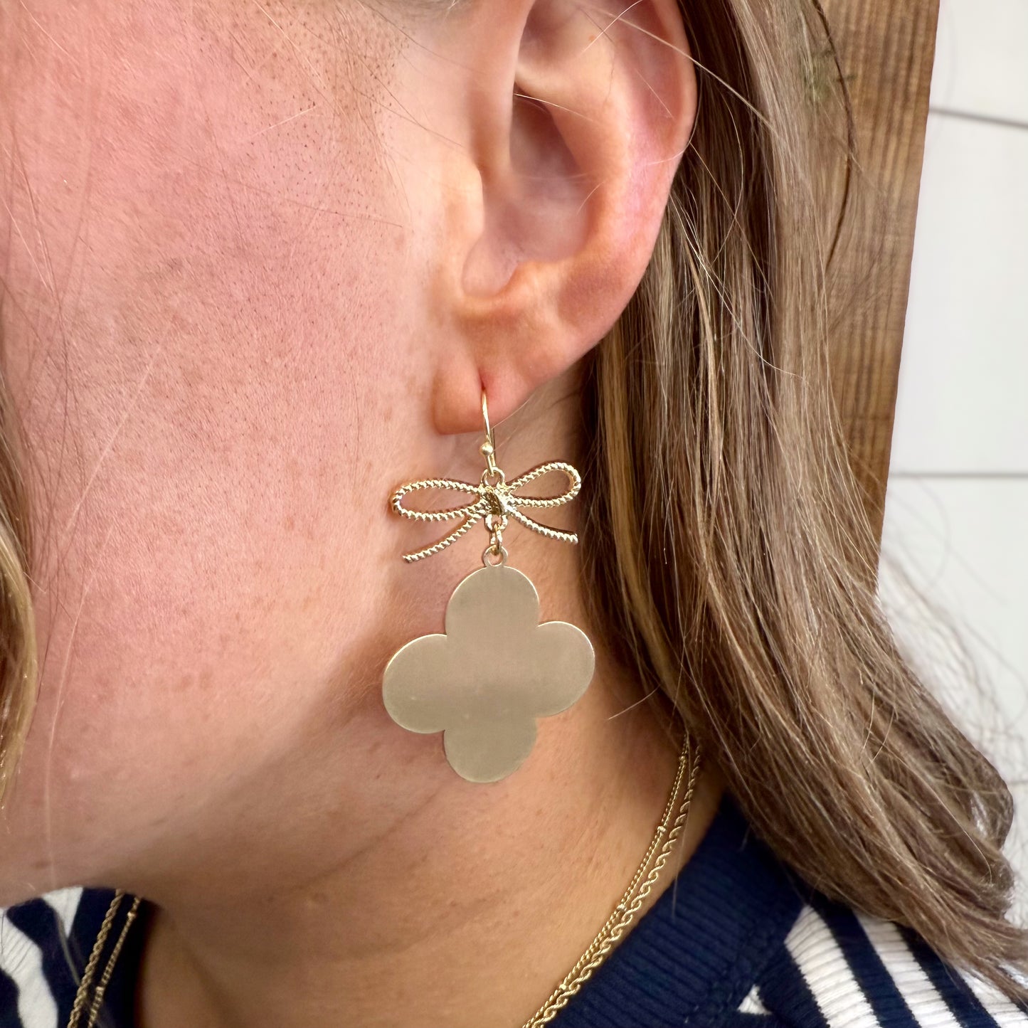Jane Marie Gold Sweet As A Bow Earring