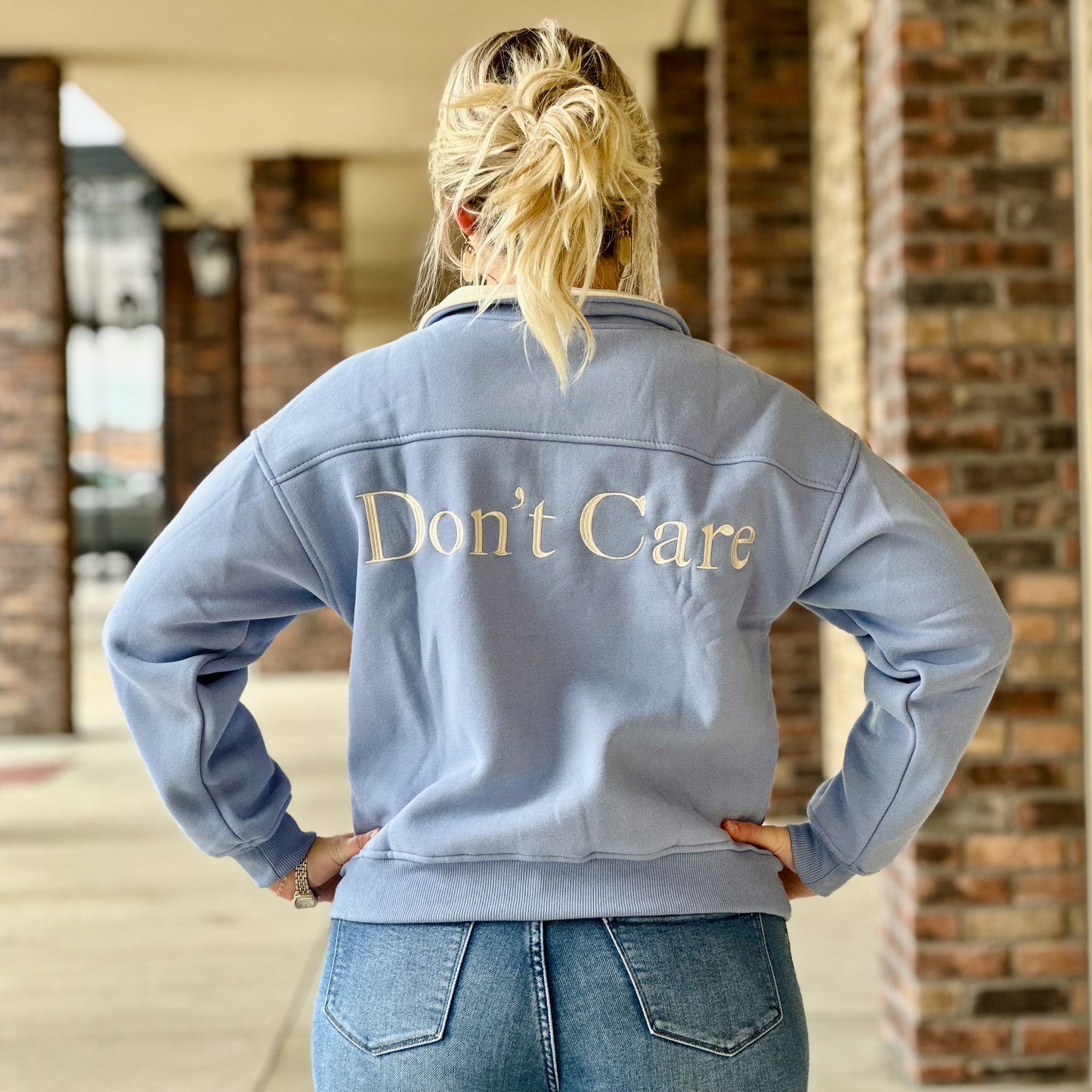 Don't Know Don't Care Sweatshirt Blue & Cream