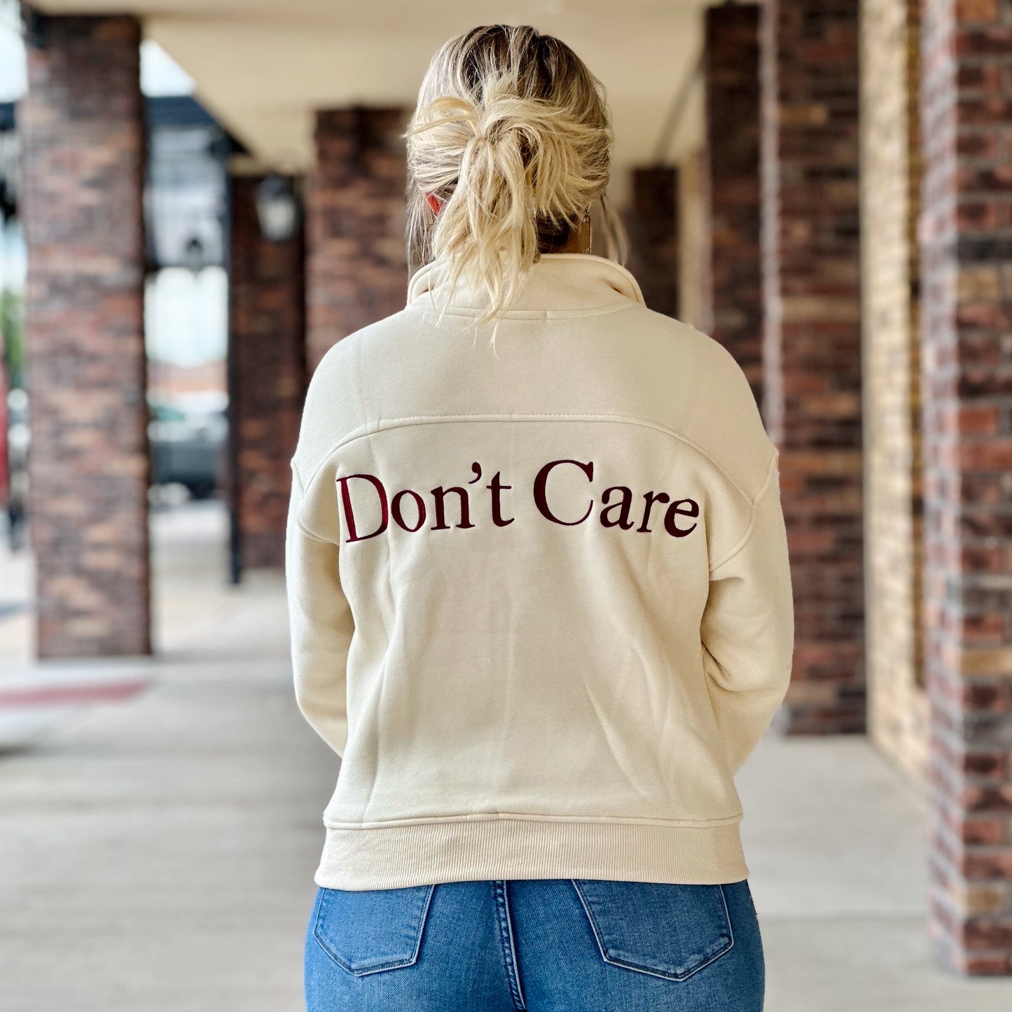 Don't Know Don't Care Sweatshirt Cream & Maroon