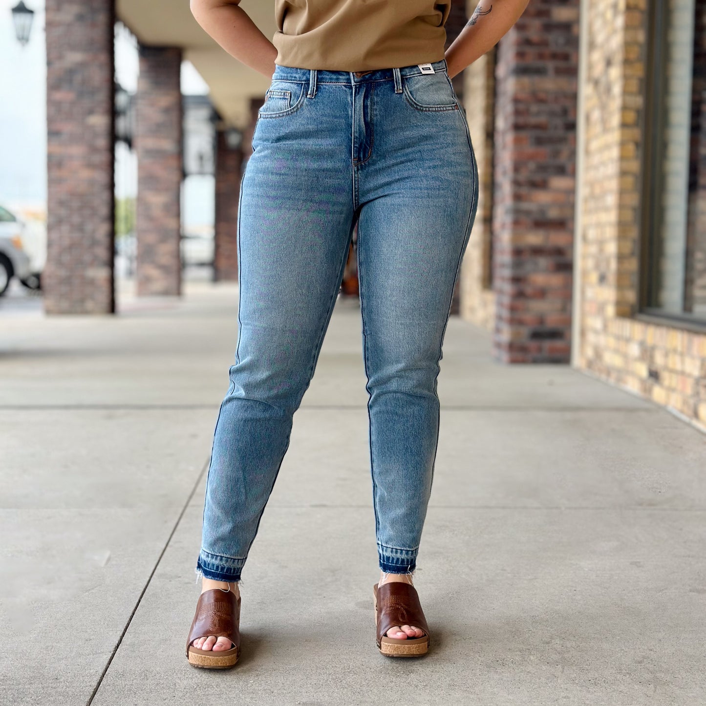 Judy Blue Mid Rise Boyfriend Jean