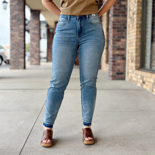 Judy Blue Mid Rise Boyfriend Jean